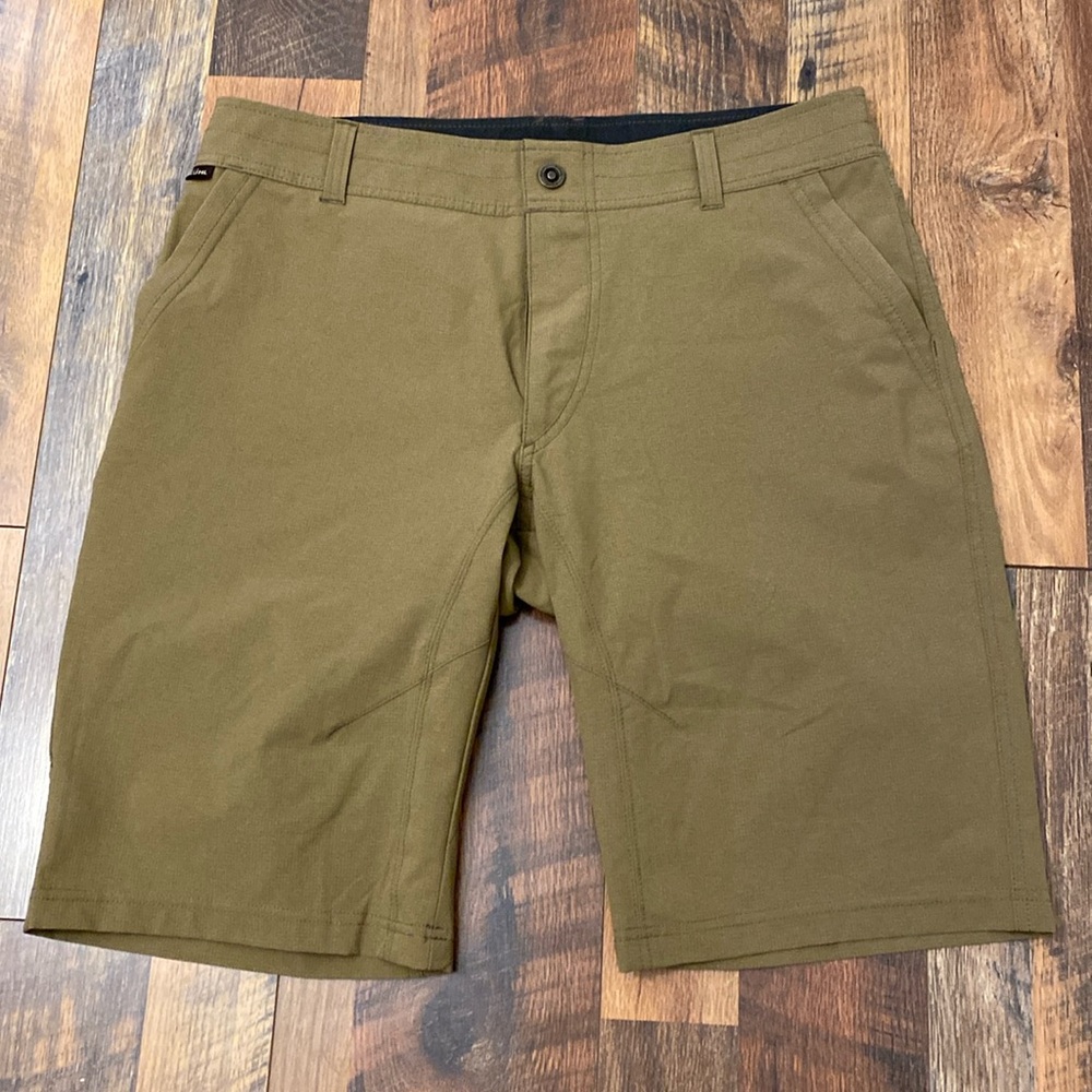 Kuhl Mens Shorts size 35 EUC
